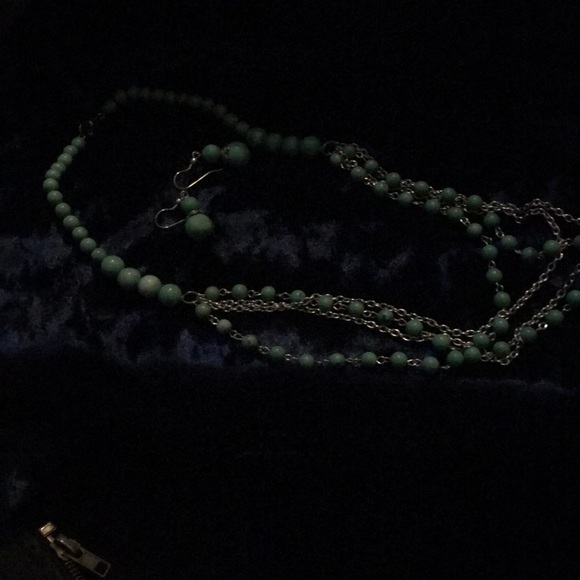 Turquoise color necklace and earrings set - Picture 2 of 5